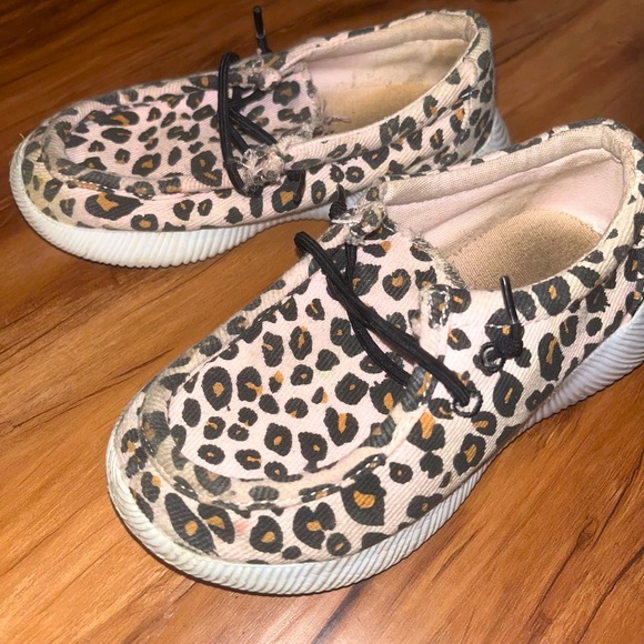 Hey Dude Shoes Hey Dude Leopard Print Girls Shoes 9 Euc Poshmark